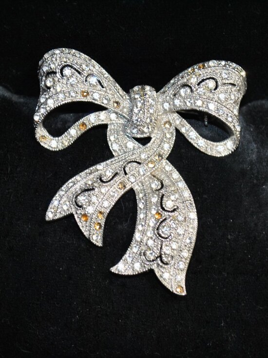 Jewelry - Damaged! Vintage Large Rhinestone Bow Costume Brooch